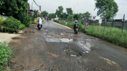 Jalan Berlubang, Polisi Gerak Cepat Ambil Tindakan di Ciputat