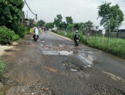 Jalan Berlubang, Polisi Gerak Cepat Ambil Tindakan di Ciputat